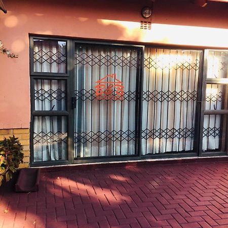 Forever Comfy Bed Bed & Breakfast Vanderbijlpark Dış mekan fotoğraf